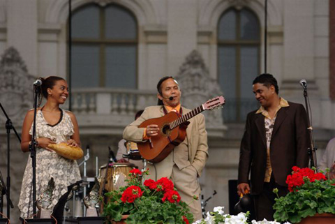 Jos&eacute; Torres y Salsa Tropical